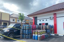 Ditreskrimsus Polda Babel bongkar praktik pengoplos gas elpiji subsidi di Pangkalpinang, empat orang diamankan