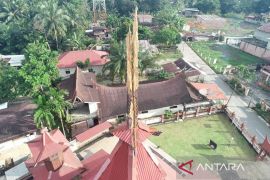 Cagar Budaya Masjid Jami' Air Tiris disambar petir