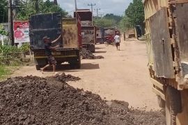 Pemkab OKI dan Hutama Karya sinergi manfaatkan sisa bongkaran tol untuk perbaikan Jalan Rusak