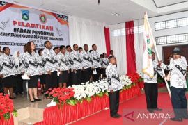 Wabup Teluk Wondama tantang PGRI hadirkan guru berkualitas