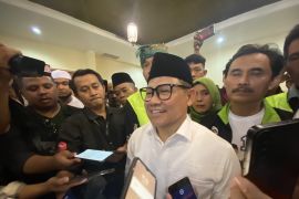 Cak Imin: Paslon yang pasang wajahnya di beras bansos itu tak etis