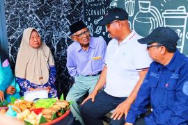 Bupati Kukar serahkan  tali asih ke veteran pada peringatan Merah Putih