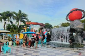 Objek wisata wahana air jadi idola wisatawan