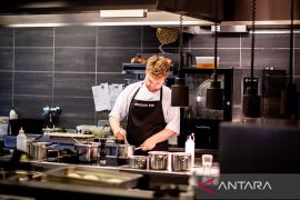 Alat masak paling aman, berbahan keramik atau baja tahan karat?