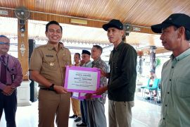 Pemkab Batanghari berikan bantuan alsintan ke petani