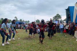 Sosialisasi, Pilar 08 Lumajang gelar Bantengan dan bagi-bagi susu