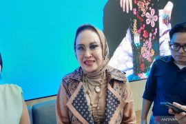 Desainer beri tips siasati baju yang hanya sedikit