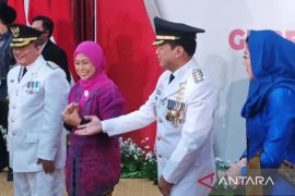 Gubernur Khofifah lantik Pj Wali Kota Probolinggo dan Bupati Sampang