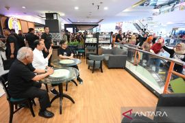 Presiden Jokowi ngopi bareng Menteri PUPR dan Menkes