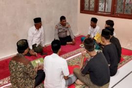 Usai pembinaan, Polsek Krueng Raya kembalikan tujuh remaja ke aparatur gampong