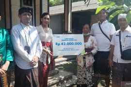 Disnaker Gianyar bersama BPJS Ketenagakerjaan serahkan santunan kematian