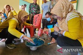 Persit Kodim 1313 bagi pengetahuan produk kerajinan tangan