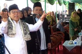 Cak Imin ajak santri kuatkan ekonomi syariah