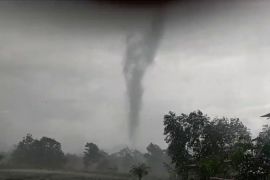 Angin kencang, rumah-rumah di dua desa Bondowoso porak-poranda