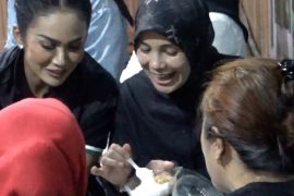Siti Atiqoh dorong pelaku UMKM tembus pasar global