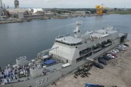 Bersandar di Aceh Utara, KRI Teluk Palu-523 kirim alutsista