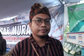 Bulog Kediri salurkan bantuan pangan redam mahalnya harga beras