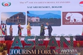 Taman Safari Bogor meraih ASEAN Green Hotel Award di ATF 2024