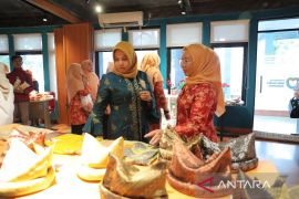 Terima Kunjungan DWP Ditjen Bina Adwil Kemendagri, Safriati Safrizal Promosikan Produk UMKM Babel