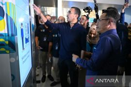 Produk UMKM binaan PLN dijual di vending machine bandara Soetta berkat kolaborasi antar BUMN