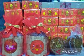 Siasat bertahan produsen kue keranjang