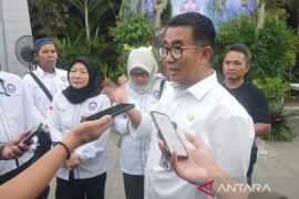 Pj Gubernur Kaltim tantang  pengurus anggrek edukasi siswa sekolah