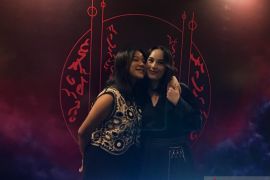 Pemain emosional menyaksikan akhir episode TIRA