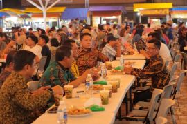 Wakapolri nikmati kuliner otak-otak khas Tanjungpinang