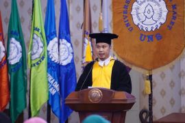 Kisah Cahyadi, pemburu beasiswa yang kini guru besar termuda UNS