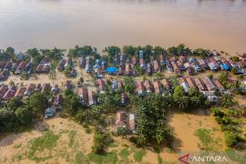 Desa terisolasi banjir di Jambi Page 1 Small