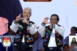 Ganjar Pranowo-Mahfud kenakan jaket varsity, apresiasi sikap civitas academica