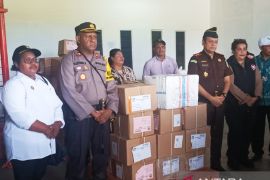 KPU Supiori distribusi logistik ke pulau terluar Mapia pada H-7