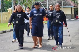 Polisi ringkus lima anggota gangster yang gunakan senjata tajam
