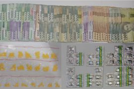 Polisi sita ratusan butir obat terlarang dari toko kosmetik