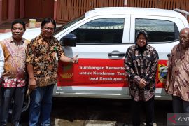 Mensos serahkan bantuan kendaraan bagi Keuskupan Jayapura