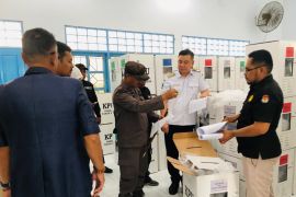 Bupati Kaimana minta distribusi logistik dilakukan tepat waktu