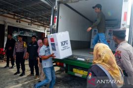 KPU Natuna distribusikan logistik pemilu ke daerah terluar Indonesia