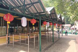 Taman Margasatwa Ragunan Jakarta bersolek jelang Imlek 2024