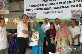1.422 keluarga penerima manfaat di Pangkalpinang terima beras cadangan pangan