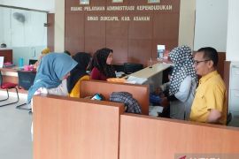 Dukcapil Asahan berikan pelayanan di hari libur nasional