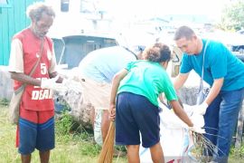 DLH: Program gerebek sampah di Biak kumpulkan limbah plastik satu ton