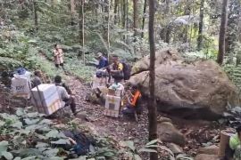 Polri berjalan kaki kawal distribusi logistik ke pelosok Banggai Sulteng