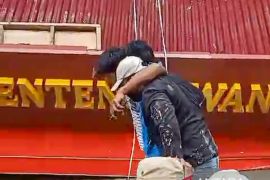 Dua pekerja terluka akibat kanopi Klenteng Kwankong Makassar roboh