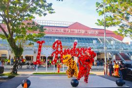 Bandar udara Pattimura Ambon suguhkan atraksi barongsai rayakan  Imlek