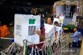 Natuna KPU focuses on sending election logistics to farthest regions