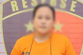 Kenalan melalui media sosial, kencan di stadion, sepeda motor raib