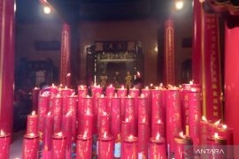 Pelaksanaan sembahyang Imlek 2024 di Kelenteng Kwan Tie Miau