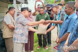 Pemkab Buru berikan bantuan tanggap darurat untuk penyintas kecelakaan laut