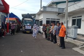 KPU Jember distribusikan logistik pemilu lebih awal di wilayah terjauh
