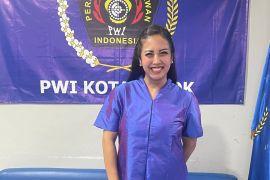 Pelatih terjun payung Naila Novaranti jadikan atlet Depok juara